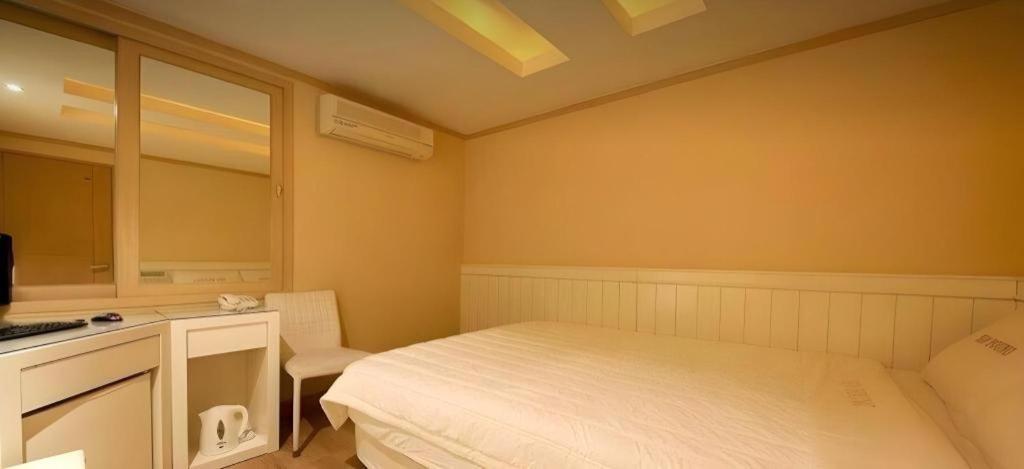 Sinyoung Motel Сеул Екстериор снимка