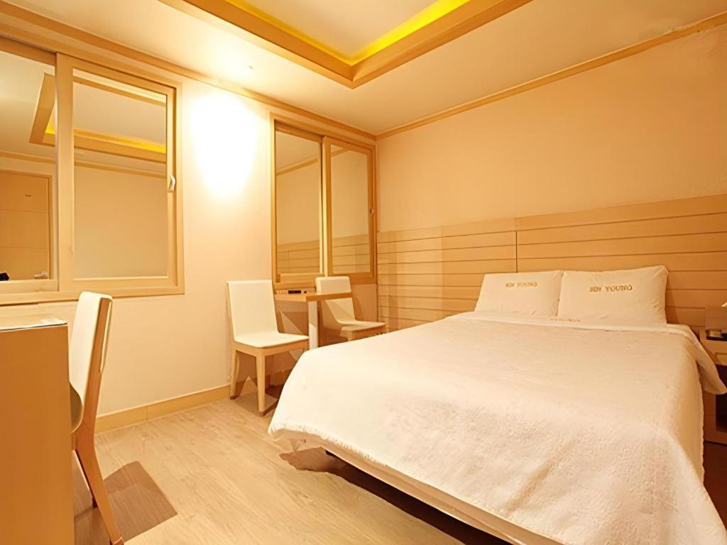 Sinyoung Motel Сеул Екстериор снимка