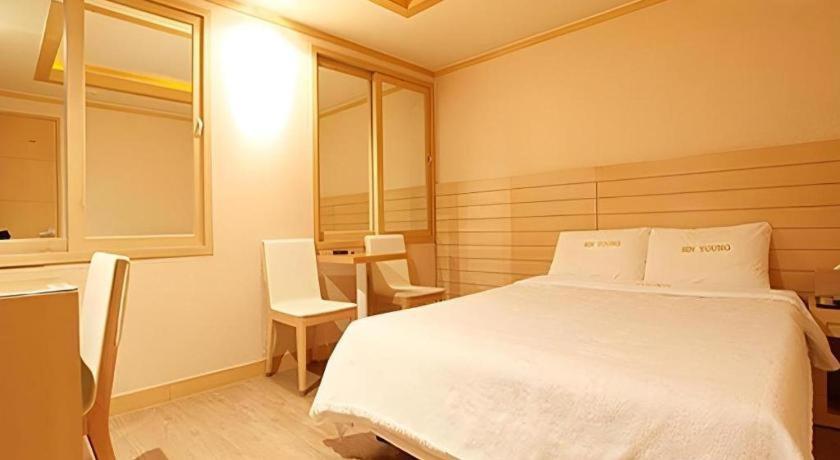 Sinyoung Motel Сеул Екстериор снимка